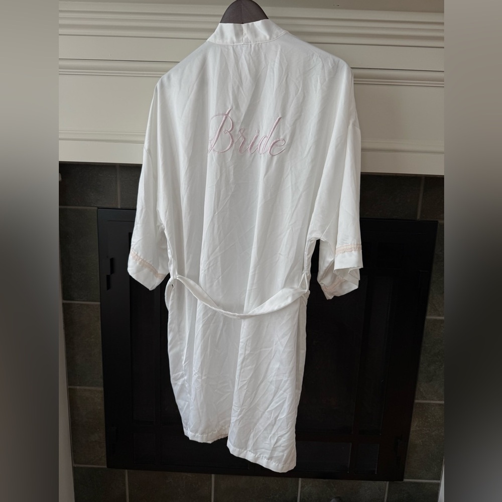 Apt. 9 White Bride Robe with Pink Embroidery